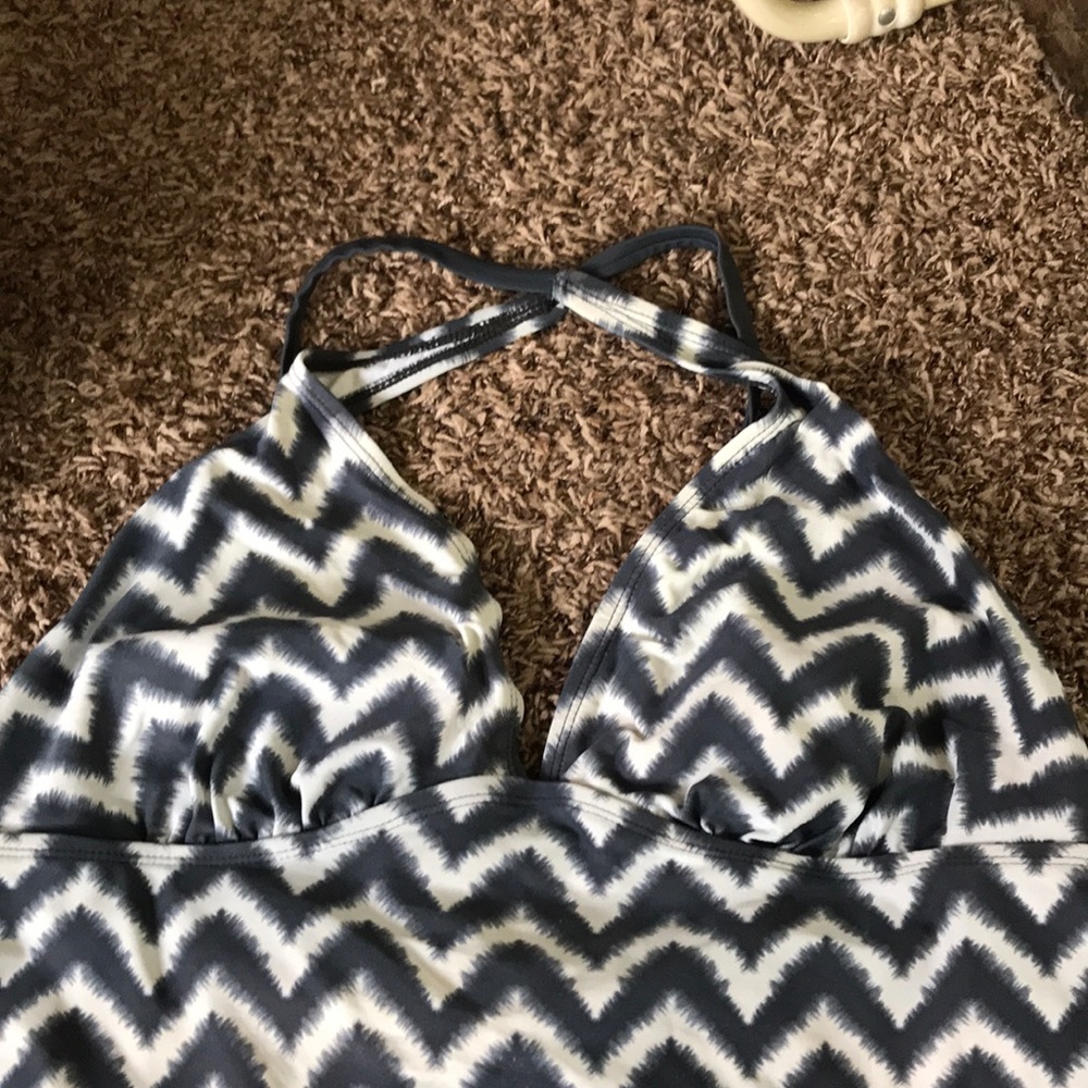 XL Liz Lange maternity swimsuit